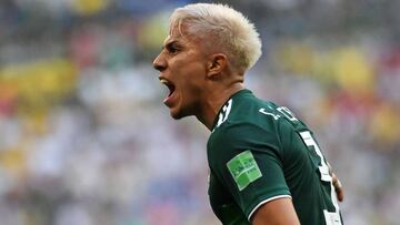 Carlos Salcedo no se va de la Selección Mexicana