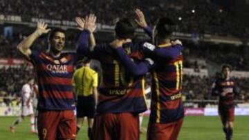 Luis Suárez, Leo Messi y Neymar, celebrando un gol del Barça durante el partido contra el Rayo Vallecano.