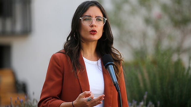 El sorpresivo anuncio de Camila Vallejo en medio de las Primarias Presidenciales