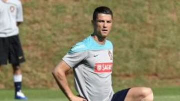 DUDAS. El Madrid teme que Cristiano recaiga de su tendinitis en la rodilla izquierda.