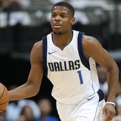 Estrella de la NBA posa con playera del Toluca