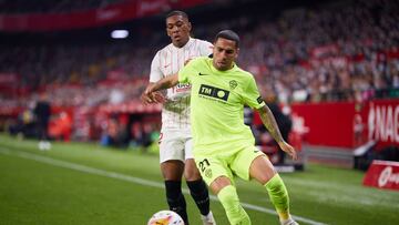 SEVILLE, SPAIN - FEBRUARY 11: Anthony Martial of Sevilla FC competes for the ball with Mascarel of Elche CF during the LaLiga Santander match between Sevilla FC and Elche CF at Estadio Ramon Sanchez Pizjuan on February 11, 2022 in Seville, Spain. (Photo b