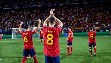 ENSCHEDE (PAÍSES BAJOS), 15/06/2023.- Los jugadores de la selección española de fútbol celebran la victoria ante Italia, tras la segunda semifinal de la Liga de Naciones disputada este jueves en el Twente Stadion, en Enschede. EFE/RFEF ***SÓLO USO EDITORIAL, PERMITIDO SU USO SÓLO EN RELACIÓN A LA INFORMACIÓN QUE APARECE EN EL PIE DE FOTO (CRÉDITO OBLIGATORIO)***