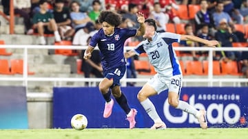Peter Federico, con la selección de República Dominicana, ante El Salvador.