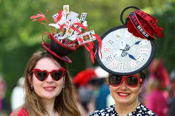 En el hip¨®dromo de Ascot, ciudad al sur de Inglaterra, donde se celebra la tradicional y pintoresca carrera de caballos con la presencia de la familia real brit¨¢nica.