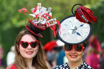 En el hipódromo de Ascot, ciudad al sur de Inglaterra, donde se celebra la tradicional y pintoresca carrera de caballos con la presencia de la familia real británica.