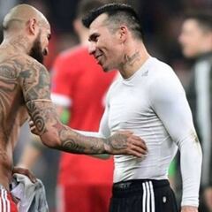 El alegre saludo de Arturo Vidal a Gary Medel por su cumpleaños