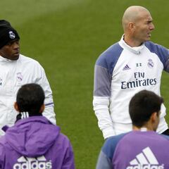 Zidane mantiene la moral: utilizó a los 24 del primer equipo