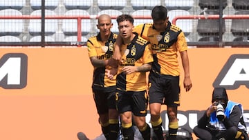 Futbol, Huachipato vs Coquimbo Unido
Sexta fecha, campeonato Nacional 2026.
El jugador de Coquimbo Unido Cristian Zavala, centro, celebra su gol contra Huachipato durante el partido de primera division disputado en el estadio CAP de Talcahuano, Chile.
07/03/2026
Eduardo Fortes/Photosport
Football, Huachipato vs Coquimbo Unido
6th date, 2026 National Championship.
Coquimbo Unido player Cristian Zavala, center, celebrates after scoring against Huachipato during the first division match held at the CAP stadium in Talcahuano, Chile.
07/03/2026
Eduardo Fortes/Photosport