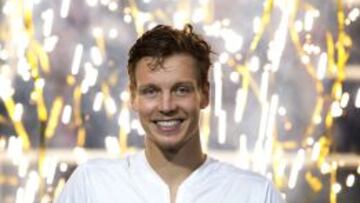 Tomas Berdych con el título conquistado en Rotterdam.