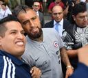 El animado arribo de la Roja a México: Vidal, el más aplaudido