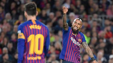 Barcelona's Chilean midfielder Arturo Vidal gestures during the Spanish League football match between FC Barcelona and Levante UD at the Camp Nou stadium in Barcelona on April 27, 2019. (Photo by LLUIS GENE / AFP)