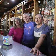 Gana 3,5 millones en la Bonoloto y sigue con su vida en el bar