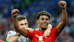 Lamine y Fermín celebran el pase a la final de la Eurocopa tras ganar a Francia.