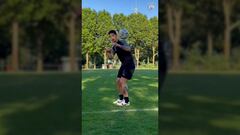 James no pierde su magia con el balón y así lo deja ver