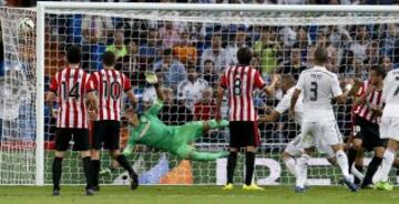 2-0. Benzema anota el segundo tanto.