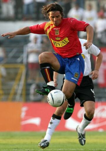 El 2006 jugó Héctor Tapia en Unión Española. Ahí fue compañero de otro que ahora es técnico de Primera División, José Luis Sierra.