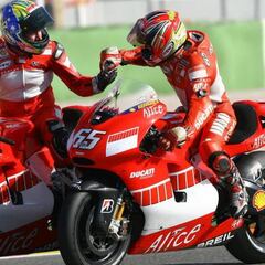 Salida por orejas de Bayliss sin consecuencias con una Ducati