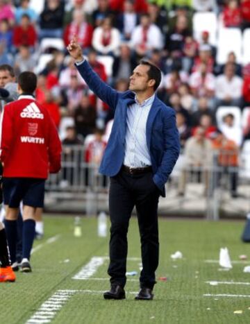 El entrenador del Almeria Sergi Barjuan