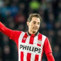 La asistencia de Guardado forzó el empate del PSV ante el Roda