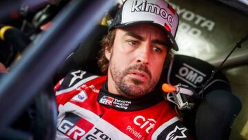 Fernando Alonso, al volante del Toyota del Dakar.