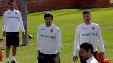 <b>NECESARIOS. </b>Alexis, David Navarro y Albelda podrían volver a la convocatoria para jugar este jueves en el Vicente Calderón.