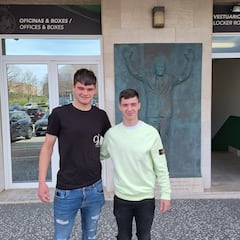 José Alberto premia a los juveniles Cristian Palacios y Diego Díaz