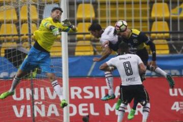 Futbol, Everton vs Colo Colo.
Decimotercera fecha, campeonato de Clausura 2016/17
El jugador de Colo Colo Alvaro Salazar, izquierda juega el balon contra  de Colo Colo durante el partido de primera division contra Everton en el estadio Sausalito en ViÃ±a del Mar, Chile.
07/05/2017
Marcelo Hernandez/Photosport***************

Football, Everton vs Colo Colo.
13th date, Clousure Championship 2016/17
Colo Colo's player Alvaro Salazar, play ball during the first division football match against Everton at Sausalito  stadium in ViÃ±a del Mar, Chile.
07/05/2017
Marcelo Hernandez/Photosport