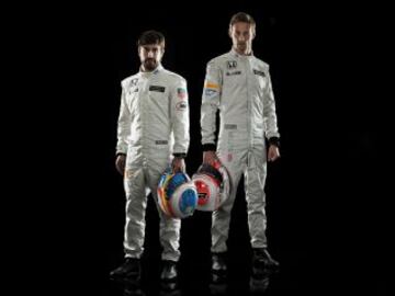 Los dos pilotos oficiales de McLaren, Fernando Alonso y Jenson Button.
