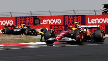 Lewis Hamilton (Ferrari SF-24) y Max Verstappen (Red Bull RB21). Shanghái, China. F1 2025.
