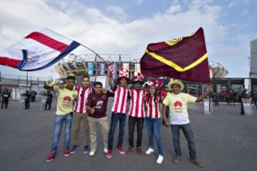 Mira el Color del Clásico Nacional celebrado en el Estadio Azteca en una nueva batalla entre el América y las Chivas.