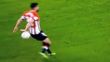 El posible penalti de Balenziaga en el Athletic-Espanyol.