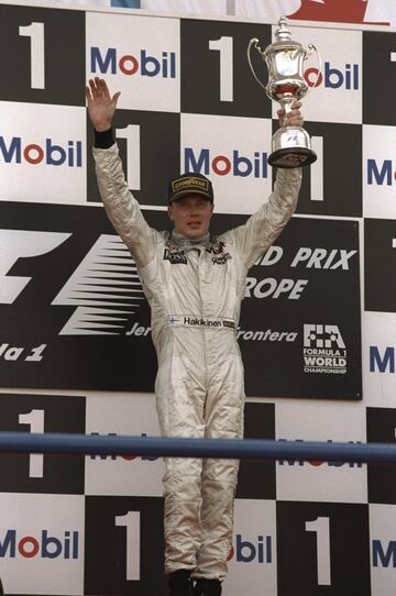 El gran rival hist車rico de Michael Schumacher a principios de los 2000 ocupa el octavo lugar en este original cat芍logo. El fin谷s, tras un breve paso de dos temporadas por Lotus, tuvo que esperar cuatro a?os para celebrar su primer triunfo a los mandos de un McLaren. Jerez de la Frontera fue testigo de la may迆scula alegr赤a de Hakkinen, que fue escoltado en la zona de honor por David Coulthard y Jacques Villenueve.