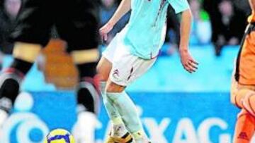 <b>OTRA VEZ CONTRA EL POSTE. </b>Joselu volvió a disponer de la mejor ocasión del partido, pero estrelló el remate contra el palo de Biel Ribas.