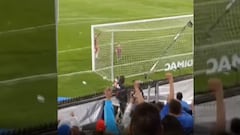 La escena más tierna: ¡hinchas de la UC celebraron el gol del hijo de un rival!