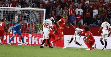 3-0. Ben Yedder marc¨® el tercer gol.