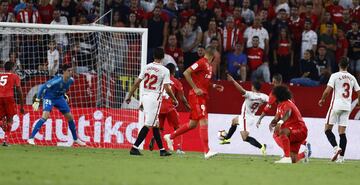 3-0. Ben Yedder marcó el tercer gol.