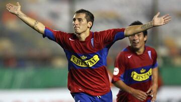 Patadas, 'insomnio' de Ronaldinho e hinchas armados: los particulares recuerdos de Darío Bottinelli