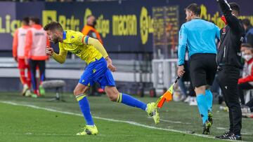 Jos&eacute; Mari, jugador del C&aacute;diz CF, salta al terreno de juego ante el Getafe CF en LaLiga Santander.