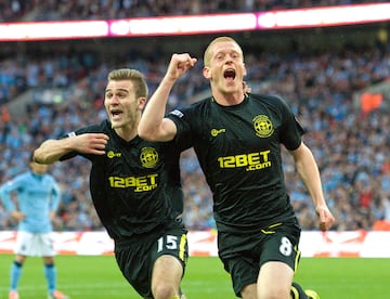 Ben Watson celebra el gol con el Wigan Athletic en la final de FA Cup de 2013.