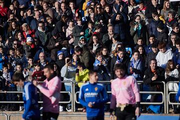 Unos 3.000 aficionados, la mayoría niños, se han dado cita en La Romareda para presenciar el entrenamiento del Zaragoza.