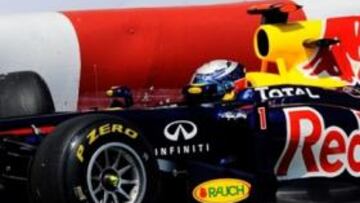 <b>CHOQUE. </b>Vettel no pudo evitar el muro en la primera de libres.