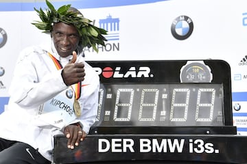 En Berlín, el keniano batió el récord del mundo de maratón. Antes de eso, era el maratoniano más laureado del mundo con 9 victorias sobre 10 carreras en las que había participado, incluido el oro en los JJ.OO. de 2016.