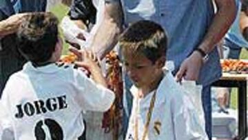 <b>PREMIO A LOS VALORES HUMANOS</B>. Los chavales de la cantera votaron a Iker Casillas y a Alberto Herreros.