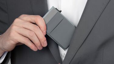 Protege tu documentación con esta cartera del tamaño de una tarjeta y con bloqueo RFID