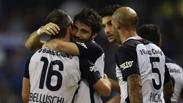 San Lorenzo celebra el gol de Belluschi ante Estudiantes.