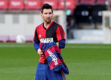 El delantero argentino del Fútbol Club Barcelona homenajeó a Diego Armando Maradona en el cuarto gol del club catalán con la camiseta de Newell's. Elástica que vistió el '10'.