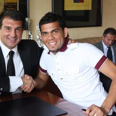 Dani Alves insiste: "Si me necesitan, que me llamen"