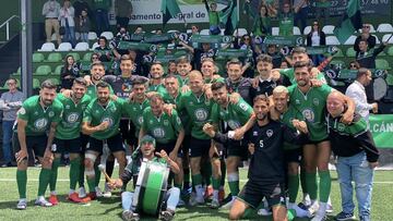 Imagen de la celebración del ascenso a Segunda RFEF del Atlético Paso.