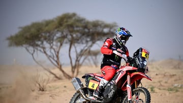 Honda&#039;s Chilean biker Jose Ignacio Florimo Cornejo rides during a driving session on the eve of technical checkup in Jeddah, on December 31, 2020 ahead of the 2021 Dakar Rally, which this year will take place in Saudi Arabia from January 3 to 15, 2021. (Photo by FRANCK FIFE / AFP)
